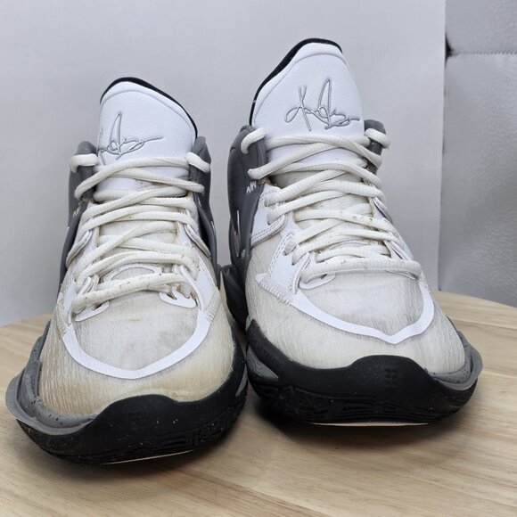 Nike Boys Kyrie Infinity SE DD0335-108 Gray Basketball Shoes Sneakers Size 4.5Y - Picture 2 of 10
